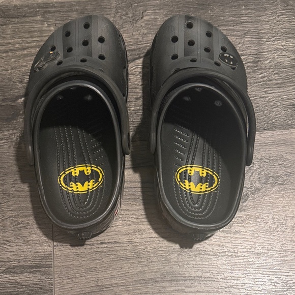 CROCS Kids Black and Yellow Superhero Slippers Batman - Picture 3 of 7